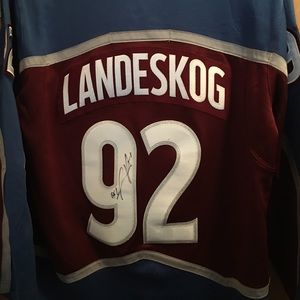 Fanatics signed Landeskog #92 Colorado Avalanche